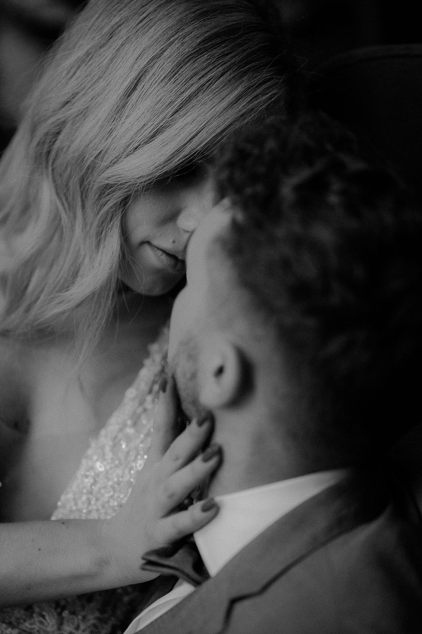 czarno-biała fotografia ślubna klasyka, emocje, ponadczasowość